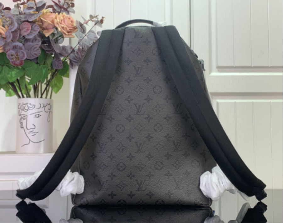 루이비통 디스커버리 카고 백팩 (2).jpg