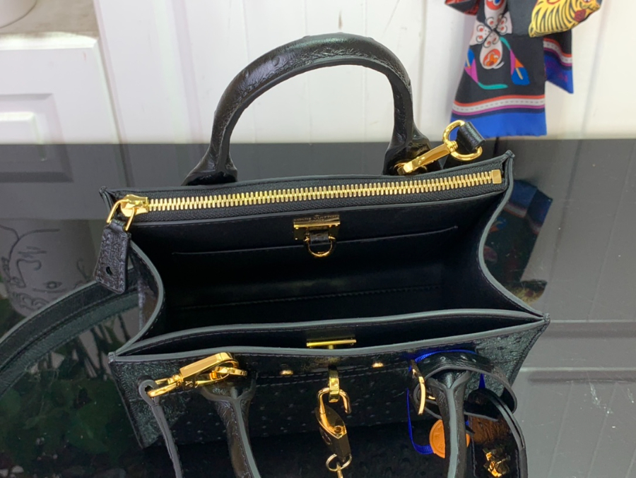 루이비통 LV 시티 스티머 미니백 블랙 타조무늬 (21 x 20 x 11)3.jpg