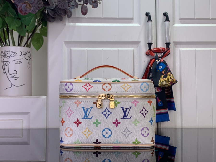 루이비통 나이스 나노 BB 화이트 (20 x 14 x 13)1.jpg