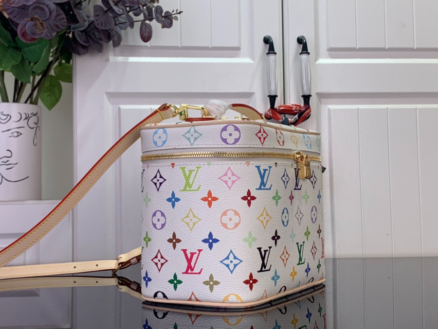 루이비통 나이스 나노 스몰 화이트 (24 x 18 x 14.5)4.jpg