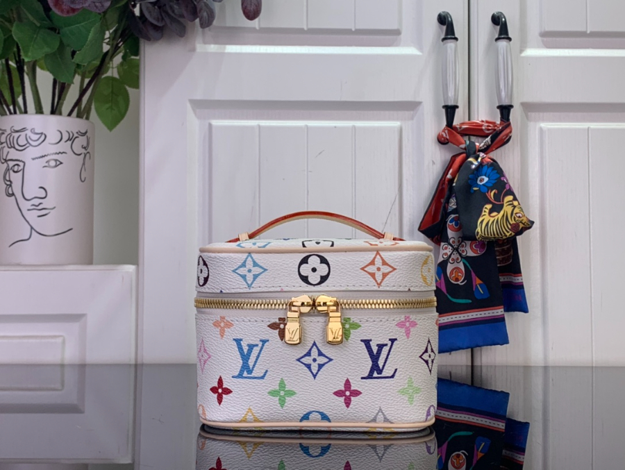 루이비통 나이스 나노 화이트(14 x 10.2 x 8.5)1.jpg