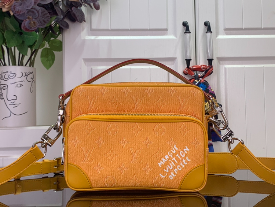 루이비통 닐 옐로우 (17.5 x 11 x 25)1.jpg