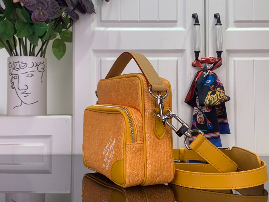 루이비통 닐 옐로우 (17.5 x 11 x 25)4.jpg