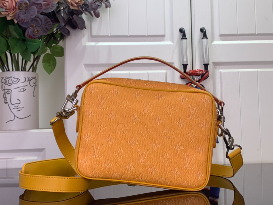 루이비통 닐 옐로우 (17.5 x 11 x 25)2.jpg