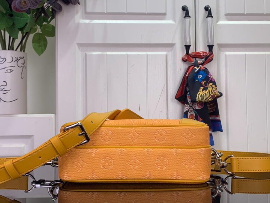 루이비통 닐 옐로우 (17.5 x 11 x 25)5.jpg