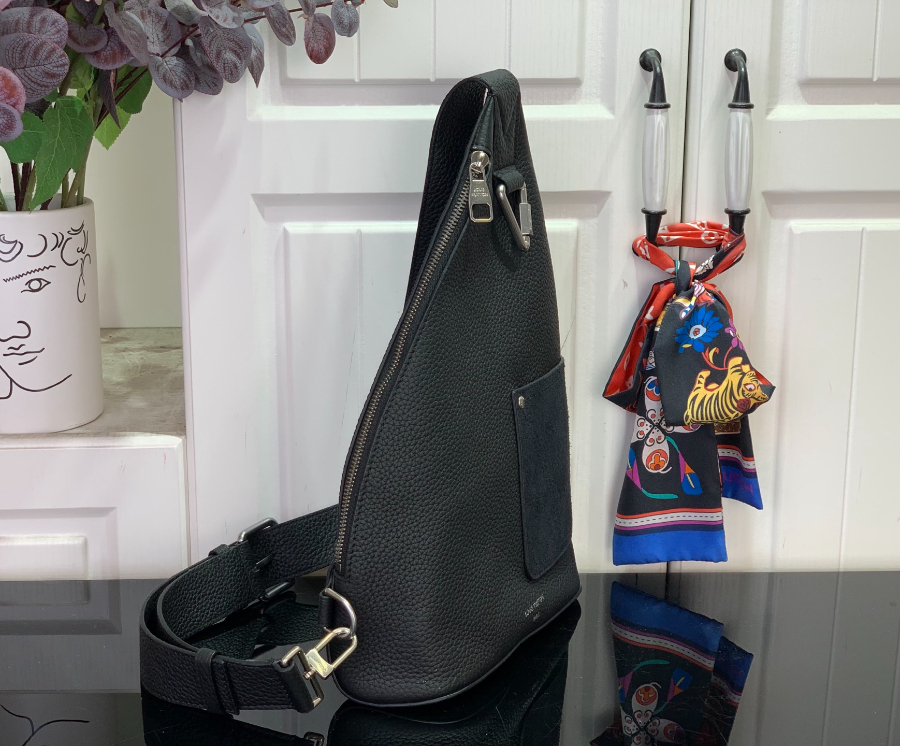 루이비통 델타 슬링백 블랙(30 x 35.5 x 7)4.jpg