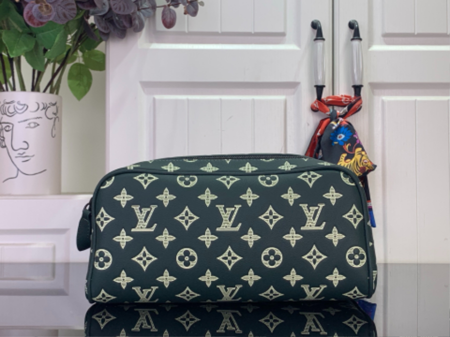 루이비통 돕 키트 흑녹색 (28 x 15 x 16.5)1.jpg