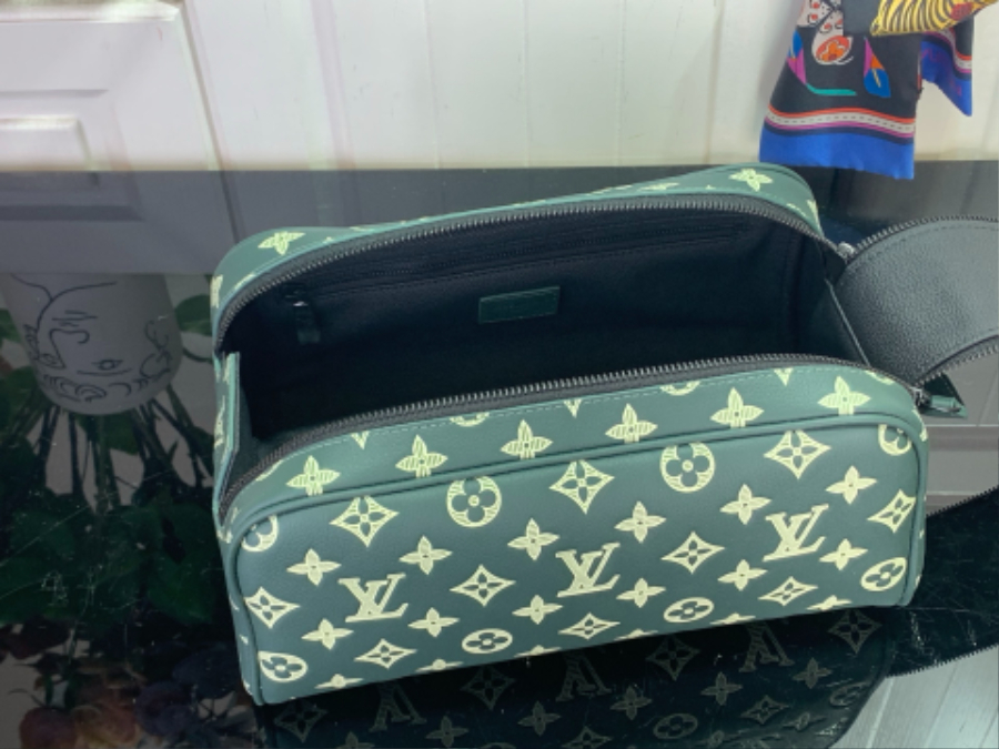 루이비통 돕 키트 흑녹색 (28 x 15 x 16.5)3.jpg