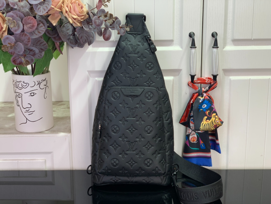 루이비통 듀오 슬링 백 블랙 (20 x 42 x 6)1.jpg