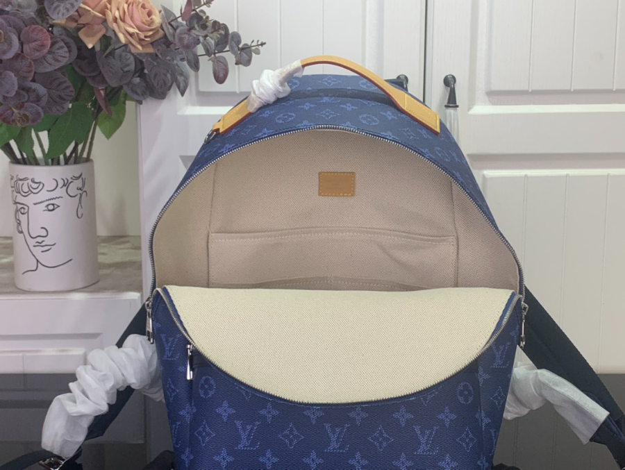 루이비통 디스커버리 백팩 PM 블루 (40 x 20 x 30) 3.jpg