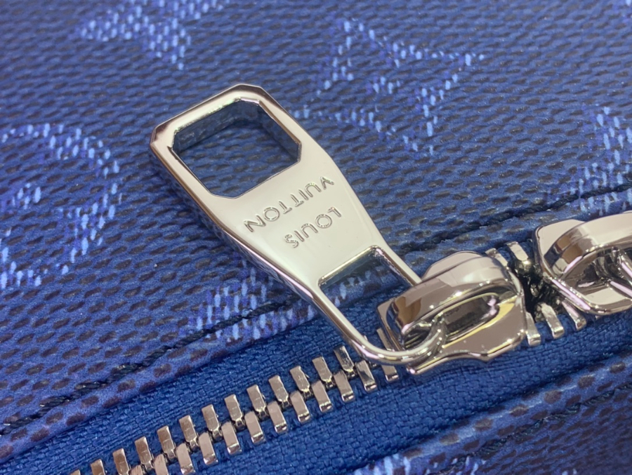 루이비통 디스커버리 백팩 PM 블루 (40 x 20 x 30) 6.jpg