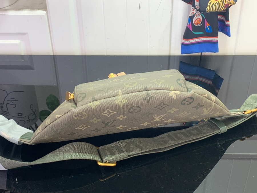 루이비통 러시 범백 그린 (15 x 8 x 30)4.jpg