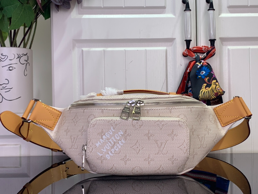 루이비통 러시 범백 베이지 (30 x 15 x 8)1.jpg