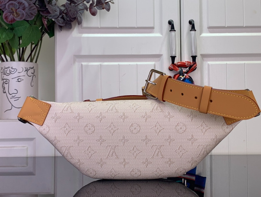 루이비통 러시 범백 베이지 (30 x 15 x 8)2.jpg