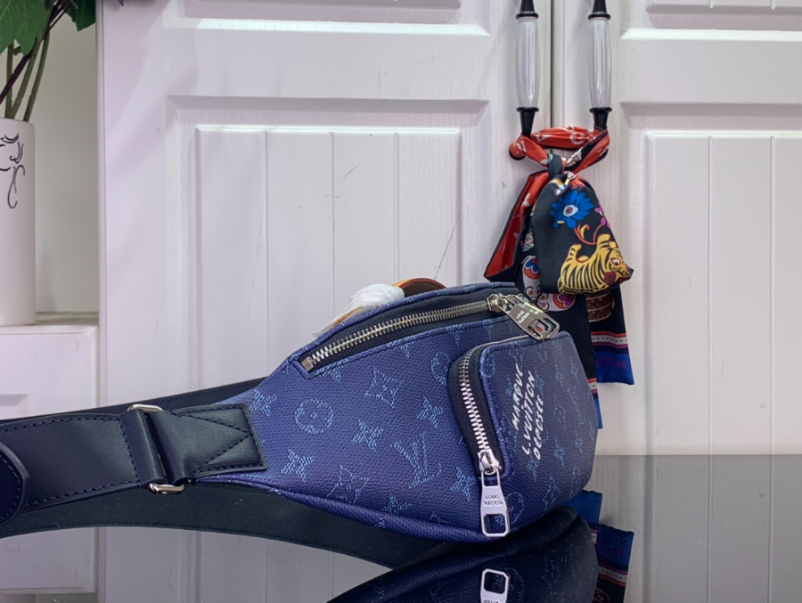 루이비통 러시 범백 블루 (30 x 15 x 8)4.jpg