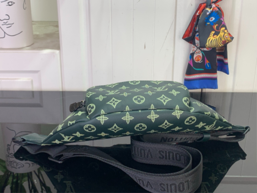 루이비통 러시 범백 흑녹색 (15 x 8 x 30)5.jpg