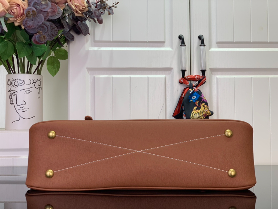 루이비통 로우 키 더플 토트 꼬냑 (43.5 x 26.5 x 14.5)5.jpg