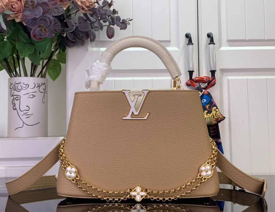 루이비통 카퓌신 BB 베이지 (17.3 x 9 x 27)1.jpg