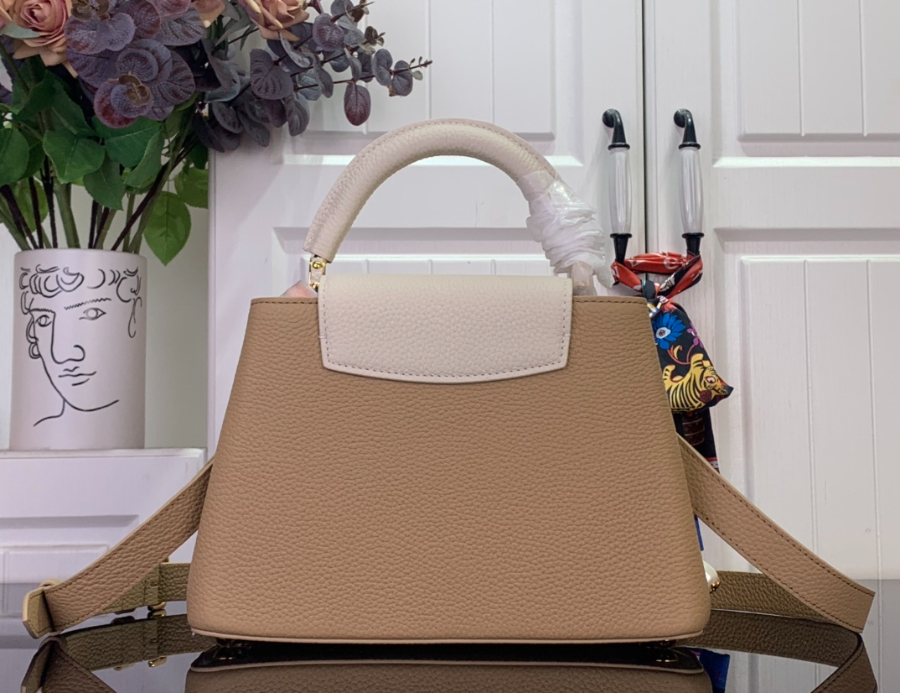 루이비통 카퓌신 BB 베이지 (17.3 x 9 x 27)2.jpg