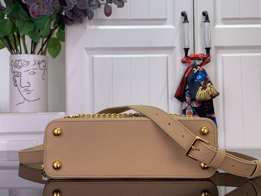 루이비통 카퓌신 BB 베이지 (17.3 x 9 x 27)5.jpg