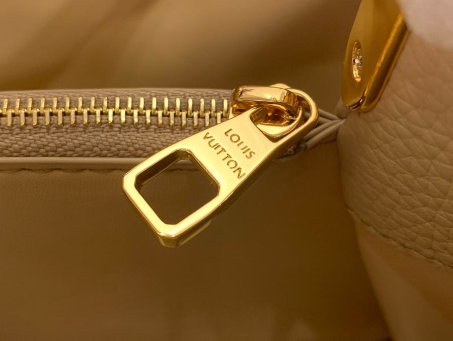 루이비통 카퓌신 BB 베이지 (17.3 x 9 x 27)7.jpg