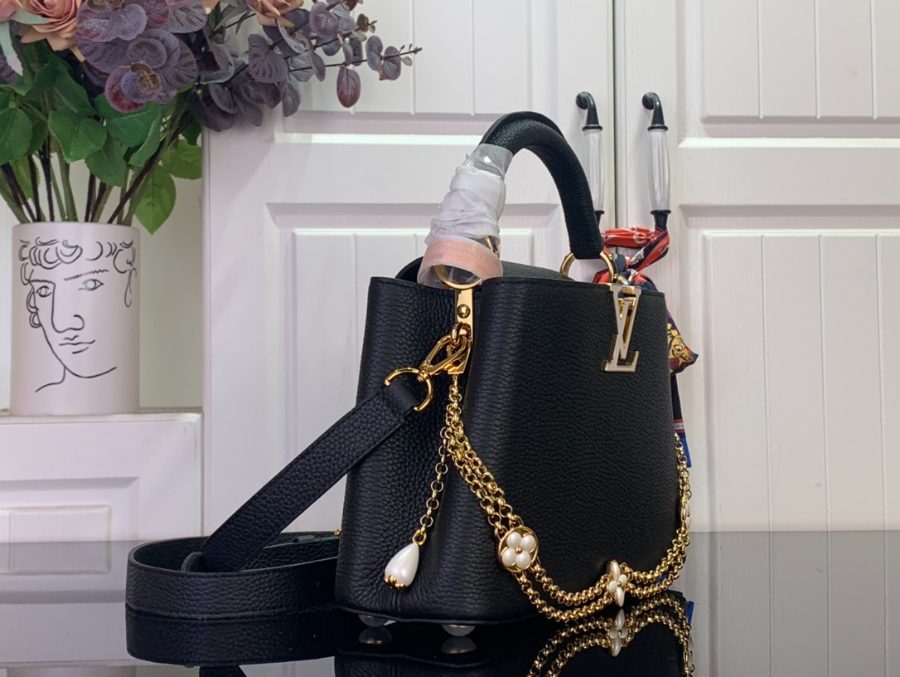 루이비통 카퓌신 BB 블랙 (17.3 x 9 x 27)4.jpg