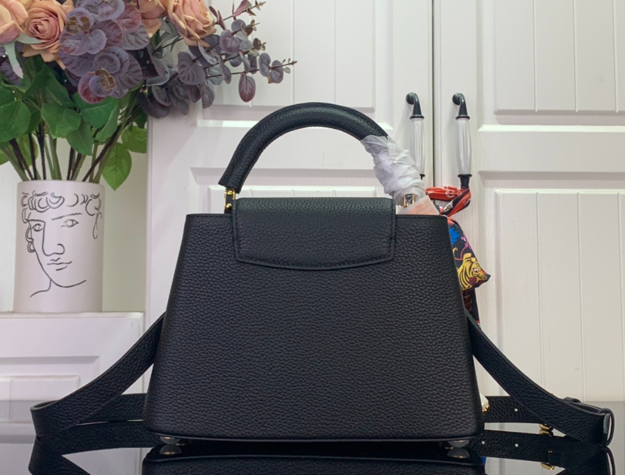 루이비통 카퓌신 BB 블랙 (17.3 x 9 x 27)2.jpg