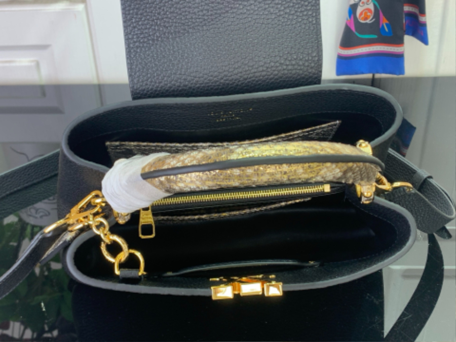 루이비통 카퓌신 BB 블랙 뱀가죽 (27 x 17.3 x 9)3.jpg