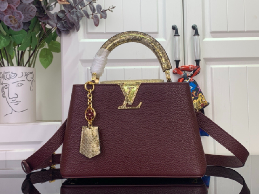 루이비통 카퓌신 BB 와인 뱀가죽 (27 x 17.3 x 9)1.jpg