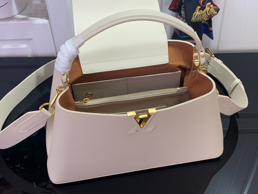 루이비통 카퓌신 MM 수플 베이지 (33 x 24 x 12)3.jpg