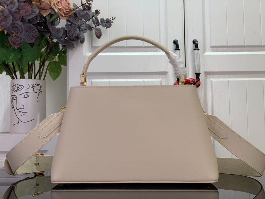 루이비통 카퓌신 MM 수플 베이지 (33 x 24 x 12)2.jpg