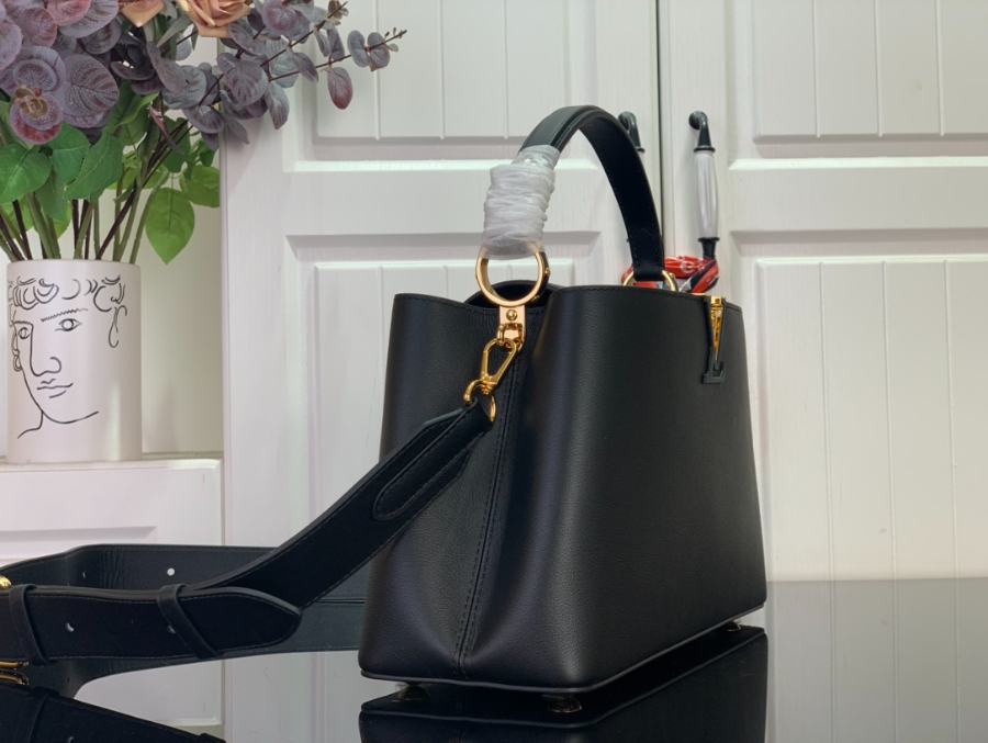 루이비통 카퓌신 MM 수플 블랙 (33 x 24 x 12)4.jpg