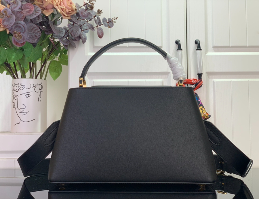 루이비통 카퓌신 MM 수플 블랙 (33 x 24 x 12)2.jpg