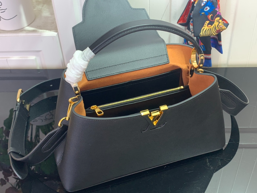 루이비통 카퓌신 MM 수플 블랙 (33 x 24 x 12)3.jpg