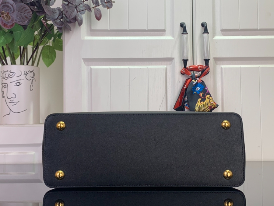 루이비통 카퓌신 MM 수플 블랙 (33 x 24 x 12)5.jpg