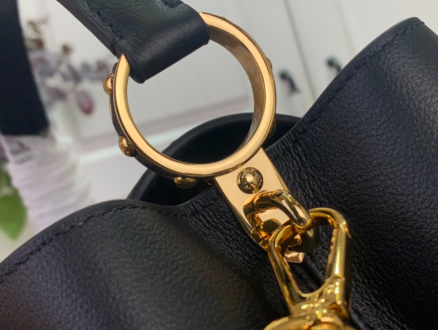 루이비통 카퓌신 MM 수플 블랙 (33 x 24 x 12)7.jpg