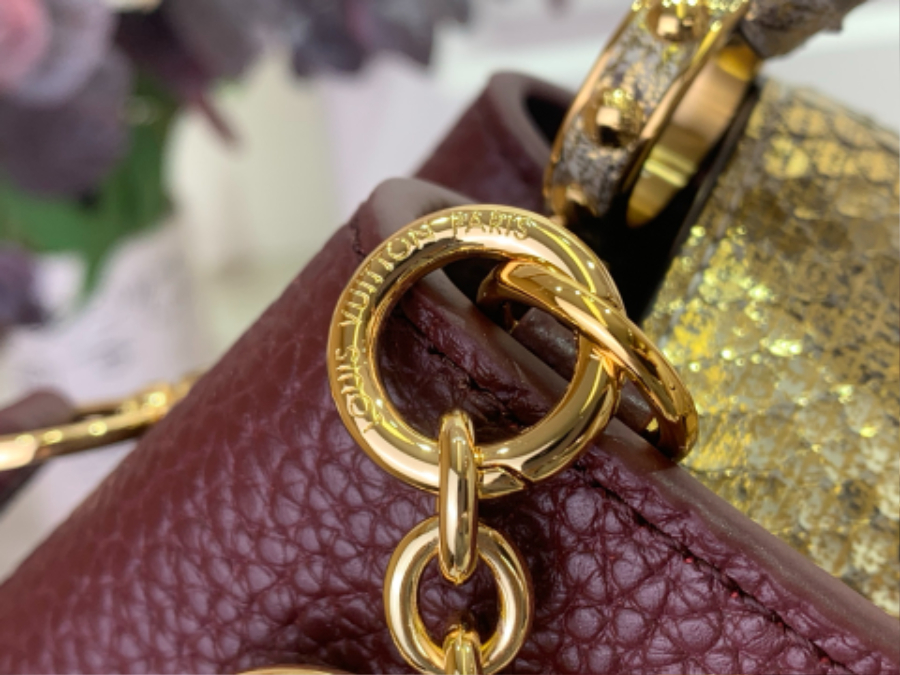 루이비통 카퓌신 미니 와인 뱀가죽 (21 x 14 x 8)7.jpg