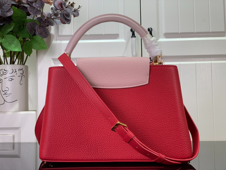 루이비통 카퓌신 미디엄 레드 (31.5 x 20 x 11)2.jpg