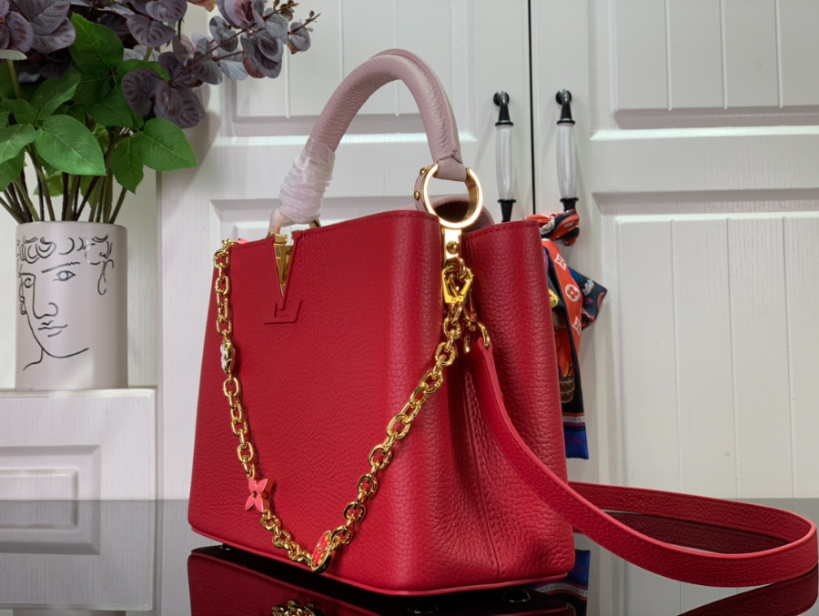 루이비통 카퓌신 미디엄 레드 (31.5 x 20 x 11)4.jpg