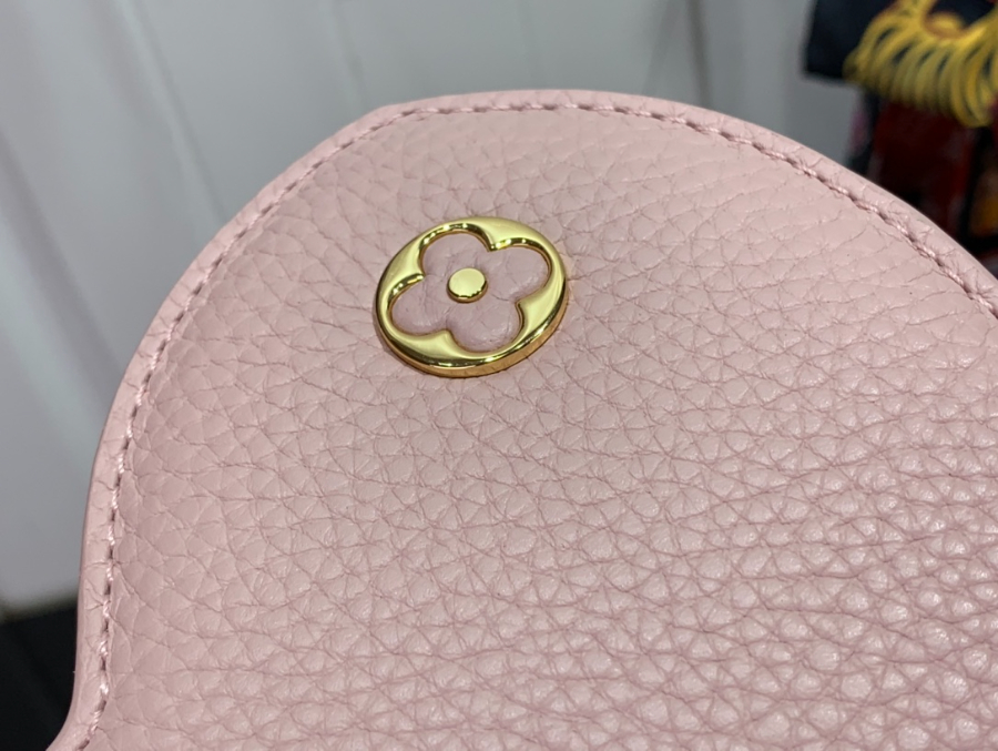 루이비통 카퓌신 미디엄 레드 (31.5 x 20 x 11)7.jpg