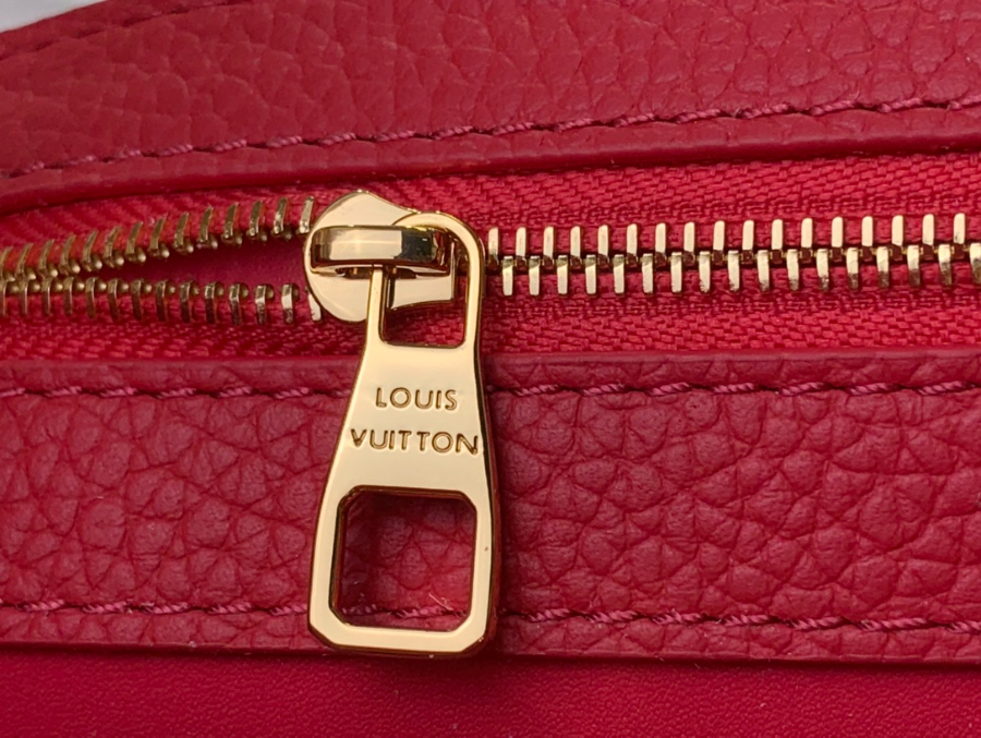 루이비통 카퓌신 미디엄 레드 (31.5 x 20 x 11)8.jpg