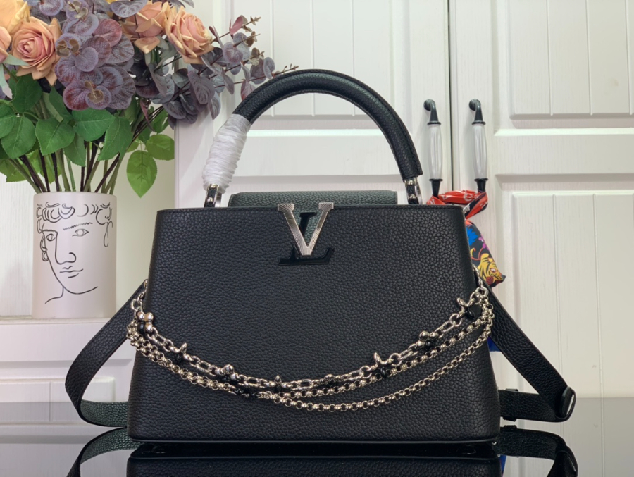 루이비통 카퓌신 미디엄 블랙 (20 x 11 x 31.5)1.jpg