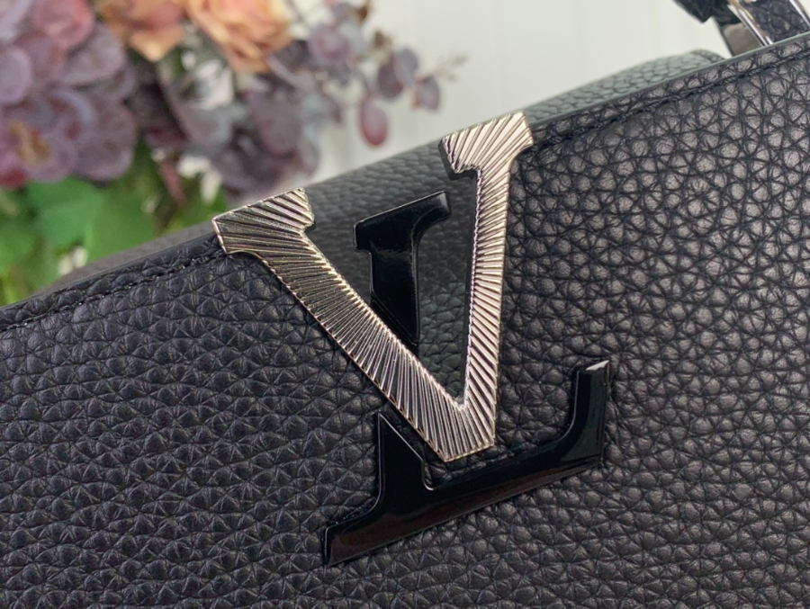 루이비통 카퓌신 미디엄 블랙 (20 x 11 x 31.5)8.jpg