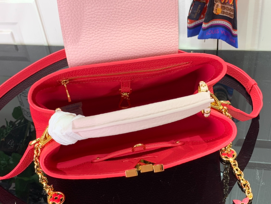 루이비통 카퓌신 스몰 레드 273.jpg