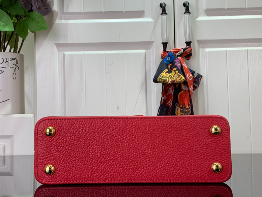 루이비통 카퓌신 스몰 레드 275.jpg