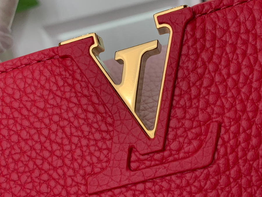 루이비통 카퓌신 스몰 레드 276.jpg