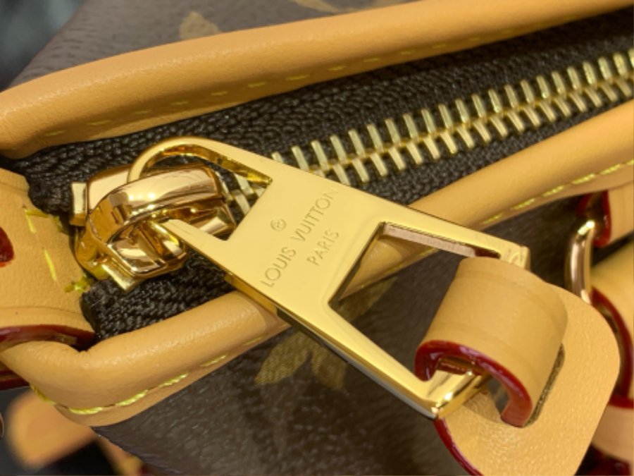 루이비통 캐리올 이스트 웨스트(20 x 10 x 33) (7).jpg