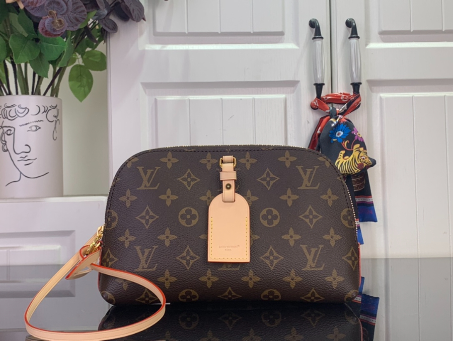 루이비통 태그 미 파우치 (24.5 x 17 x 4.5)1.jpg