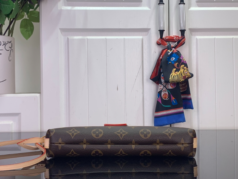 루이비통 태그 미 파우치 (24.5 x 17 x 4.5)5.jpg