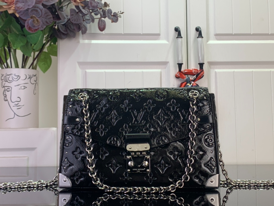 루이비통 트렁키 블랙 (16 x 8 x 27)1.jpg